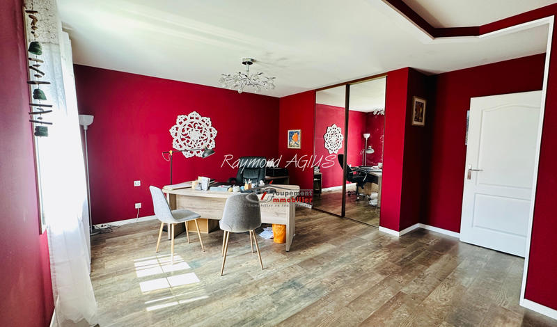 Maison - 200 m² - 8 pièces