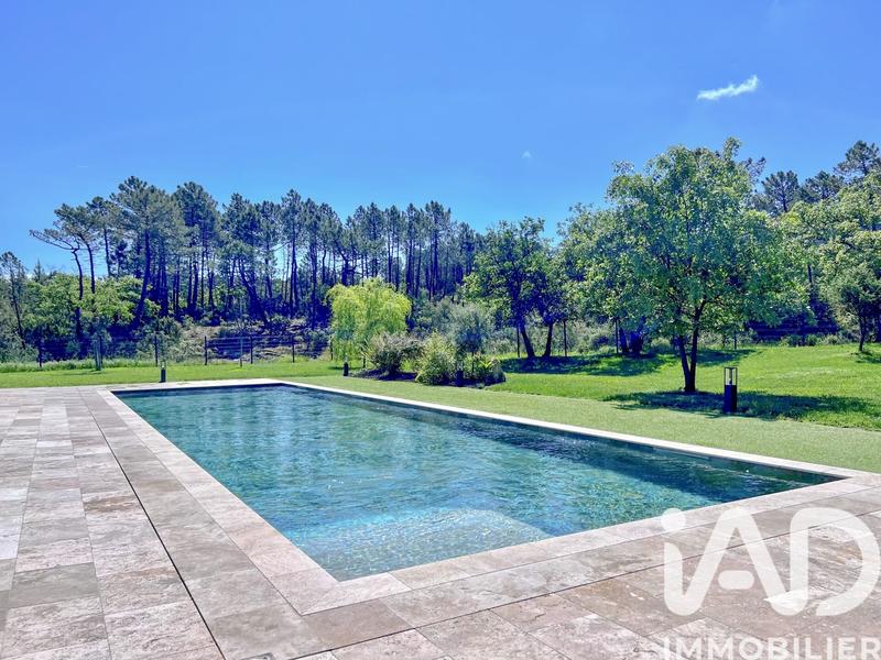 Maison - 290 m² - 8 pièces