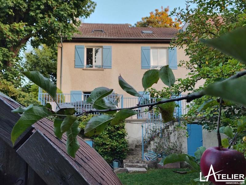 Maison - 215 m² - 8 pièces