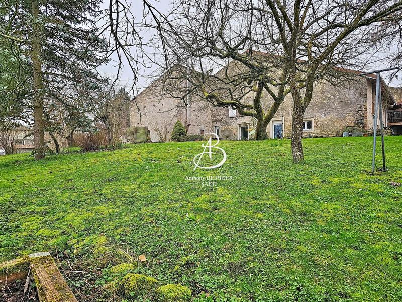 Maison de village - 300 m² - 8 pièces