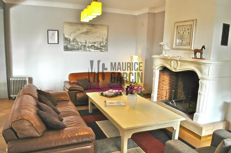 Maison - 325 m² - 10 pièces