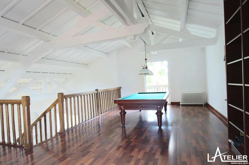 Propriété - 290 m² - 8 pièces