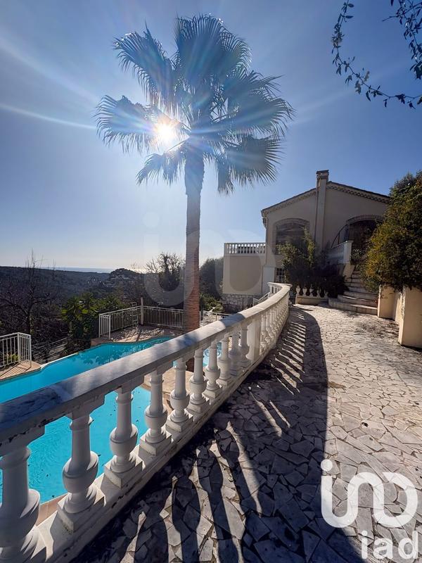 Maison - 195 m² - 6 pièces