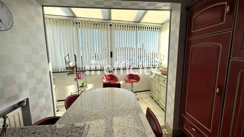 Maison - 255 m² - 7 pièces