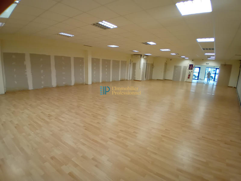 Local commercial - 275 m² - 3 pièces