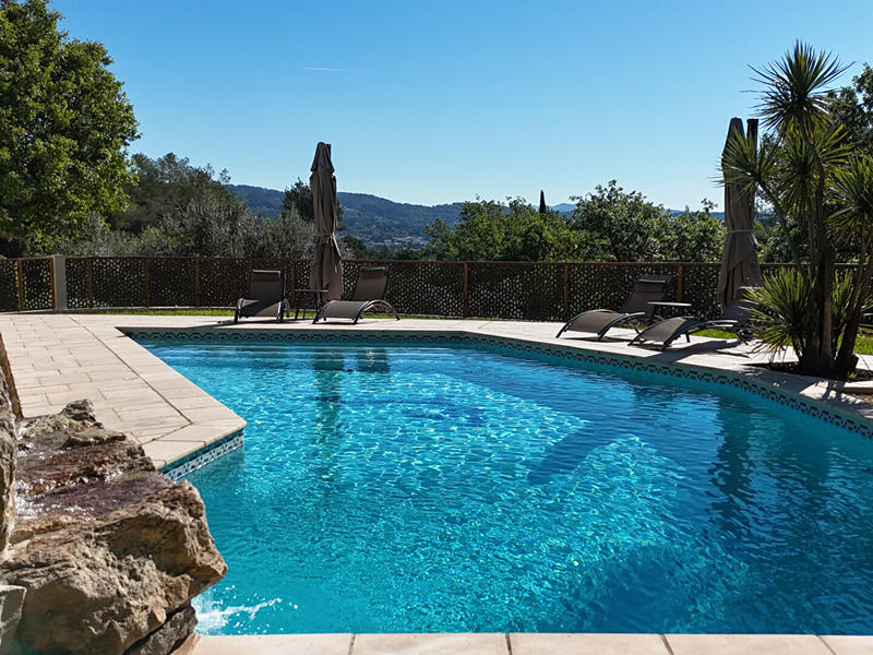 Maison - 220 m² - 6 pièces