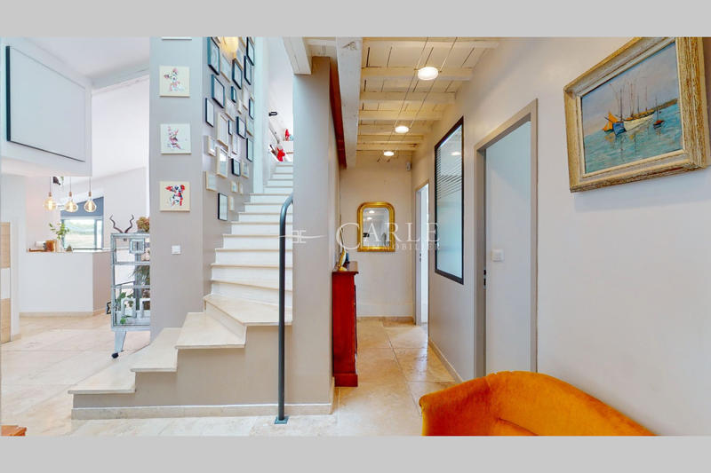 Propriété - 285 m² - 11 pièces