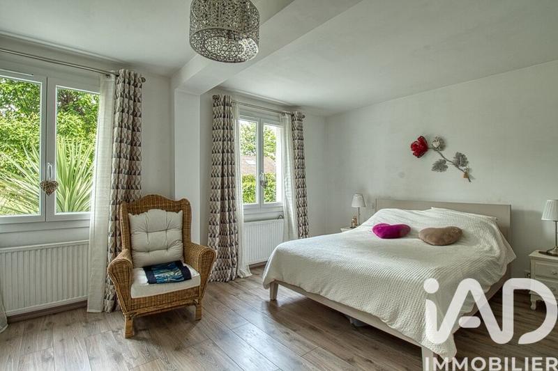 Maison - 218 m² - 9 pièces