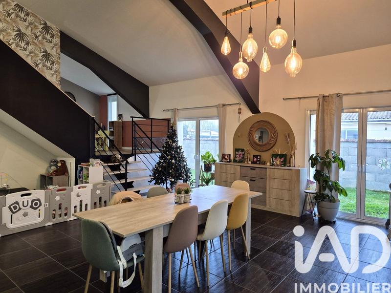 Maison - 236 m² - 8 pièces