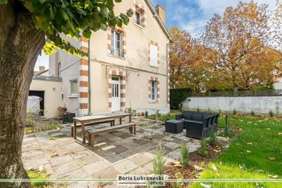 Maison - 206 m² - 7 pièces