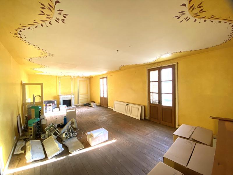 Maison traditionnelle - 232 m² - 8 pièces