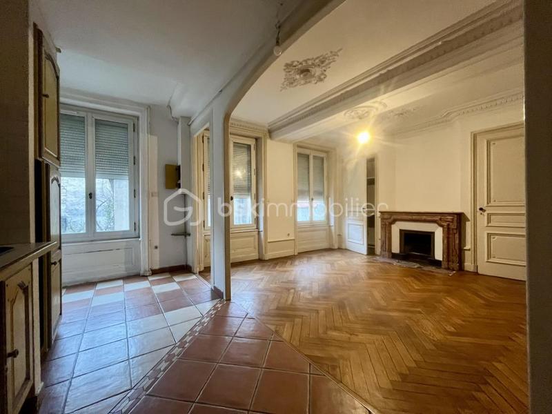 Appartement ancien - 79 m² - 4 pièces