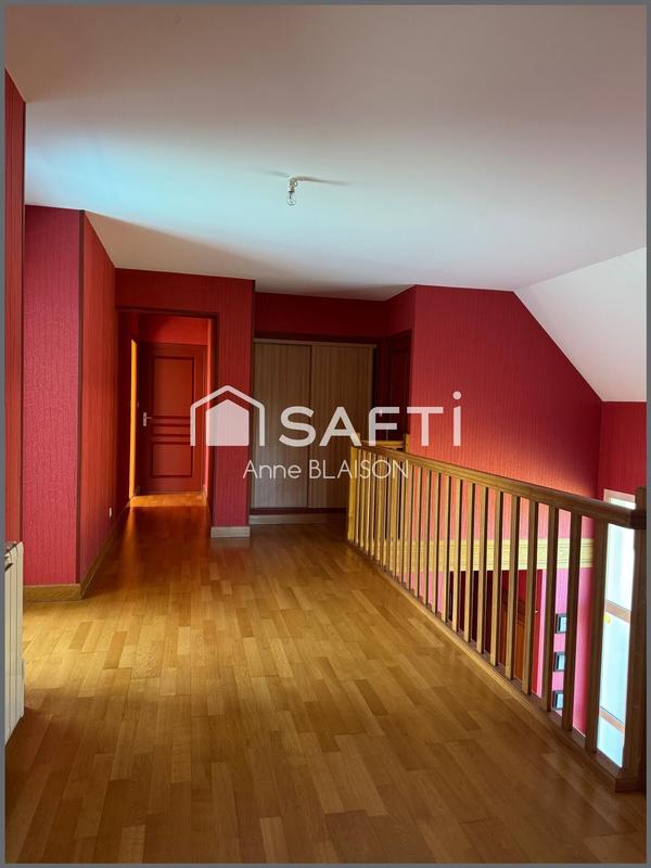 Maison - 211 m² - 7 pièces