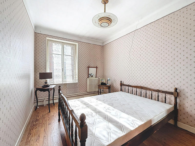 Maison - 238 m² - 10 pièces