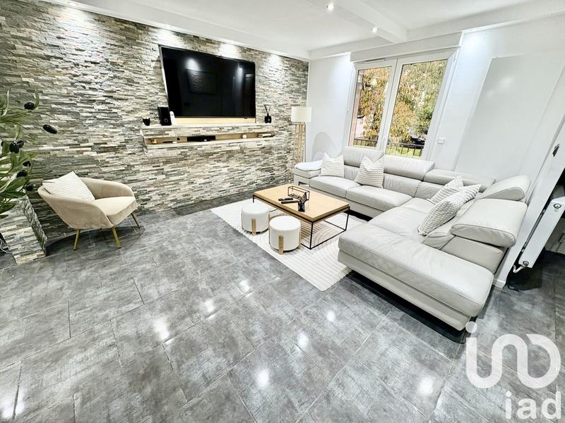 Maison - 137 m² - 8 pièces