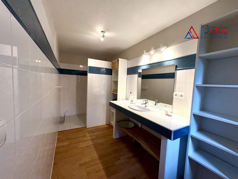 Maison - 228 m² - 7 pièces