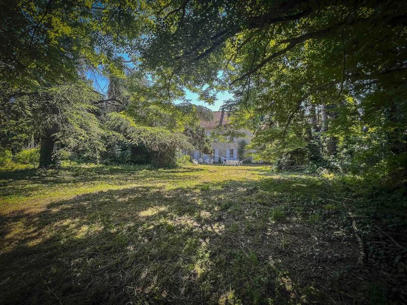 Maison - 383 m² - 17 pièces