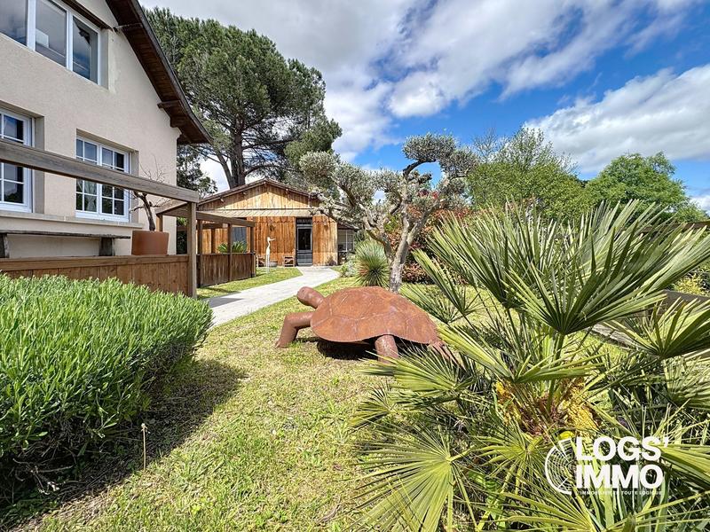 Maison - 260 m² - 8 pièces