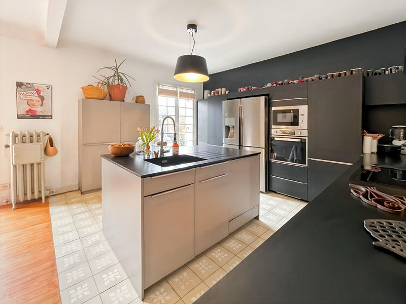 Maison - 210 m² - 8 pièces