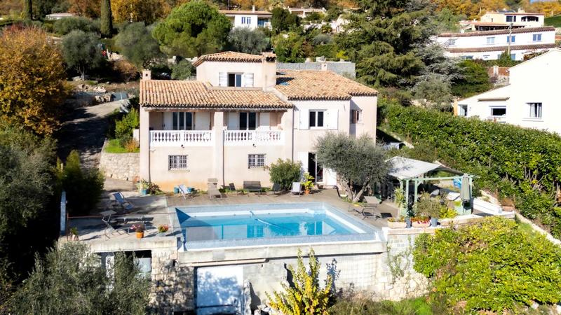 Maison - 210 m² - 7 pièces