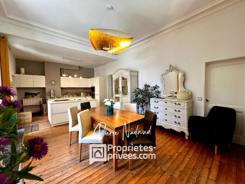 Maison - 230 m² - 9 pièces