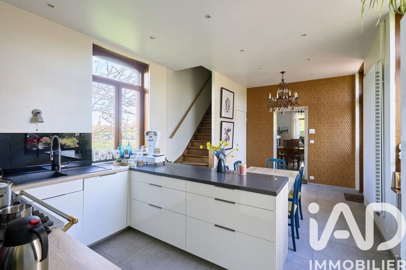 Maison - 220 m² - 8 pièces