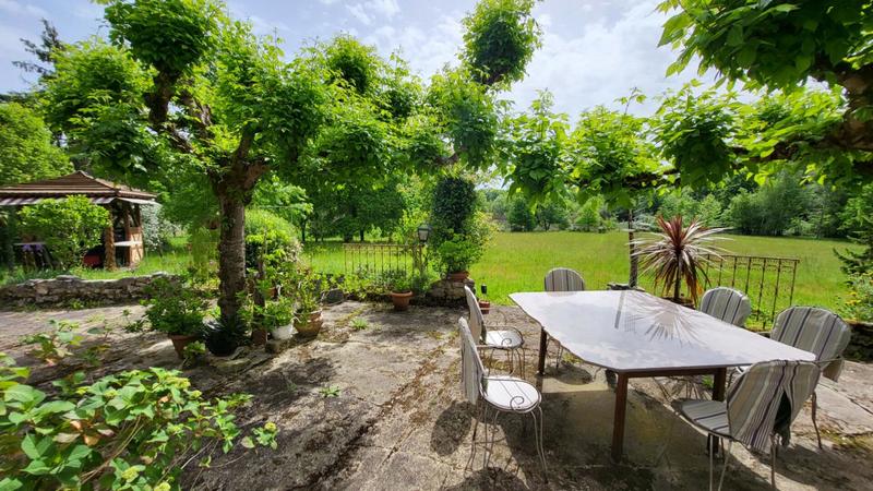 Maison - 348 m² - 8 pièces