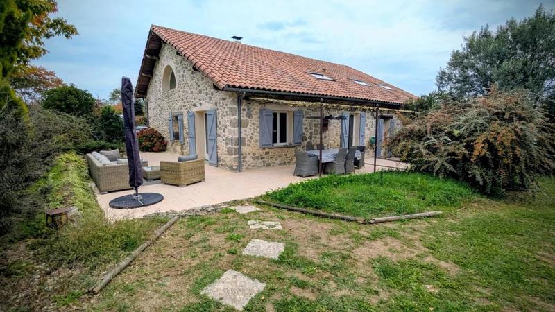 Propriété - 237 m² - 6 pièces