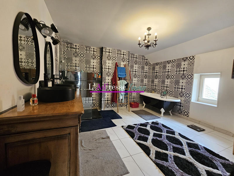 Maison - 182 m² - 10 pièces