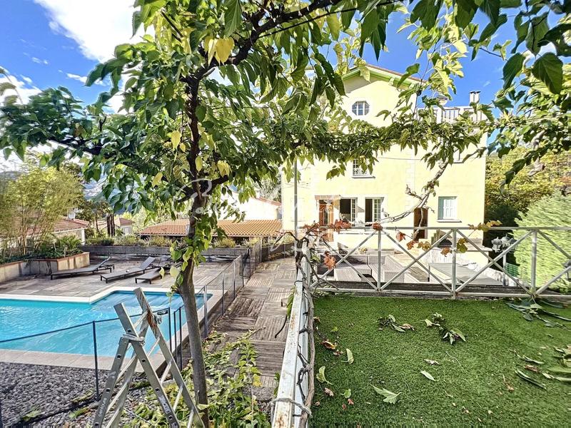 Hôtel particulier - 334 m² - 12 pièces