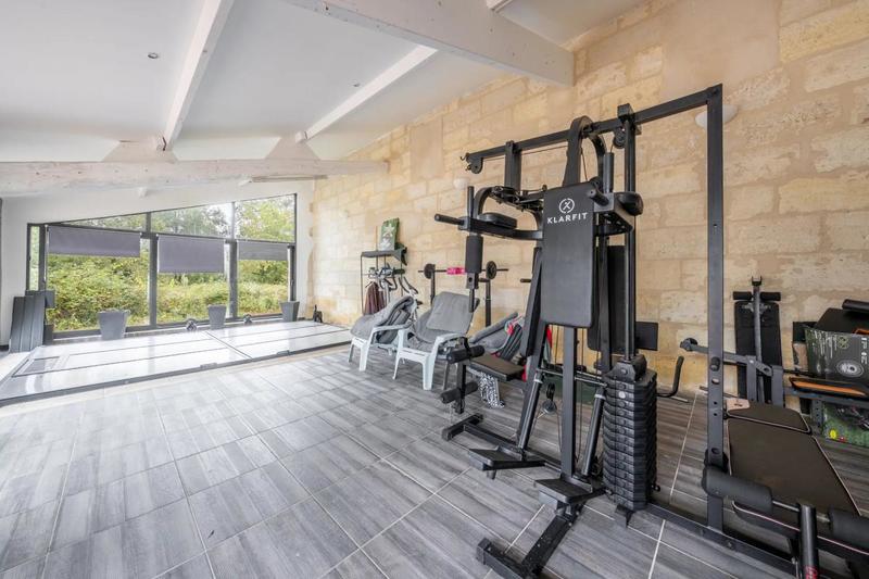 Maison - 1 000 m² - 7 pièces