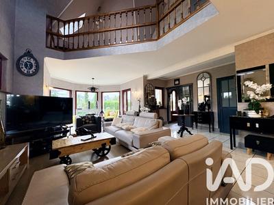 Maison - 232 m² - 7 pièces