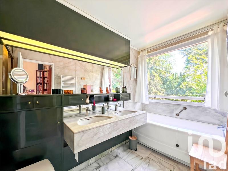 Appartement - 206 m² - 9 pièces