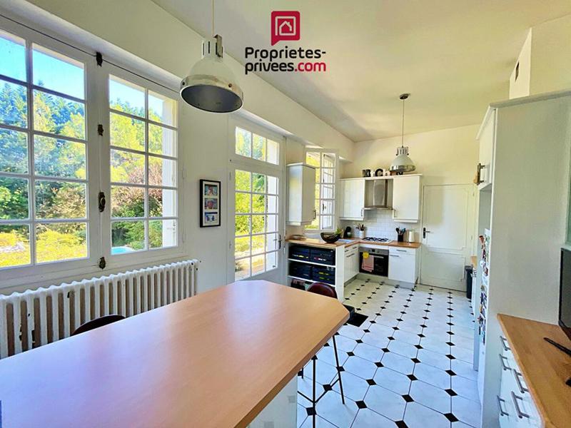 Propriété - 350 m² - 8 pièces