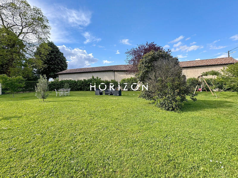 Maison - 201 m² - 6 pièces