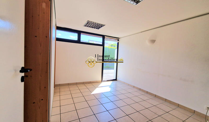 Local d'activités - 209 m² - 7 pièces