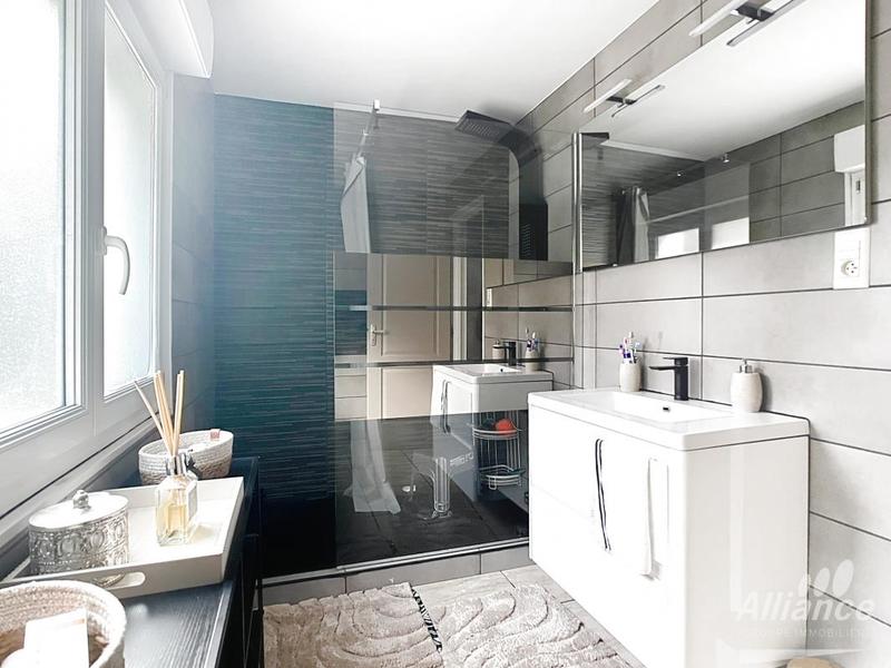 Maison - 222 m² - 9 pièces