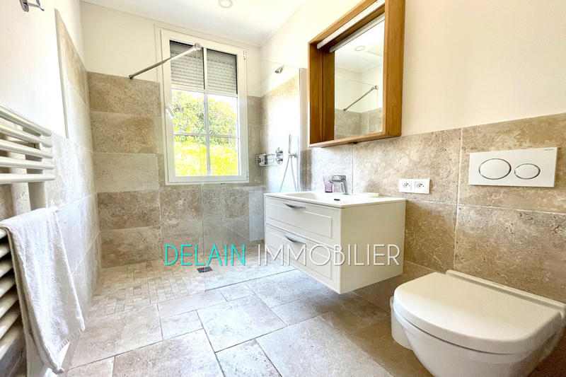 Villa - 220 m² - 11 pièces