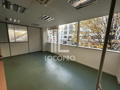 Bureau - 327 m²