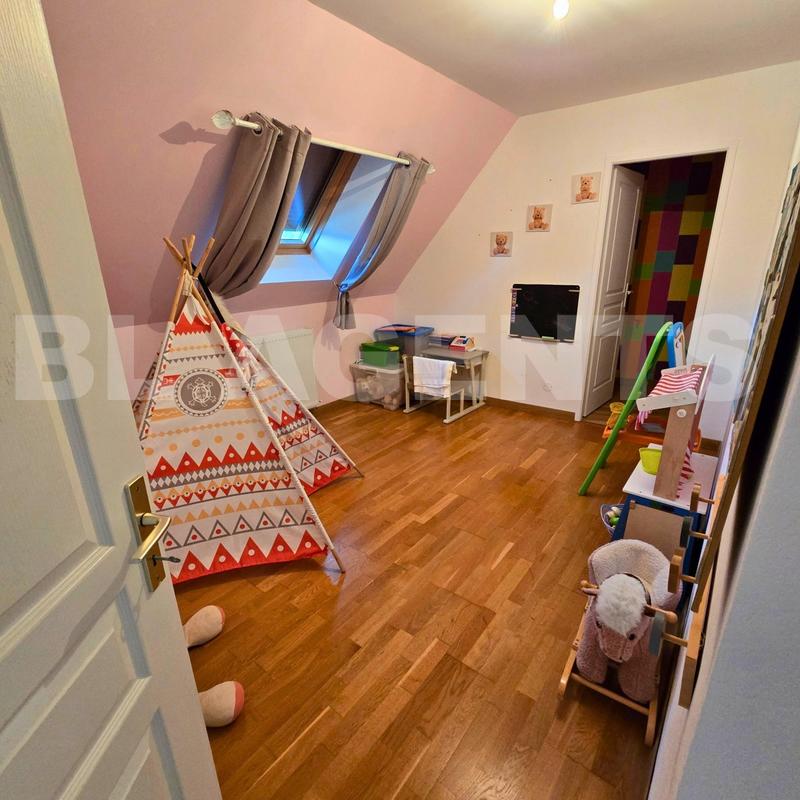 Maison traditionnelle - 200 m² - 8 pièces