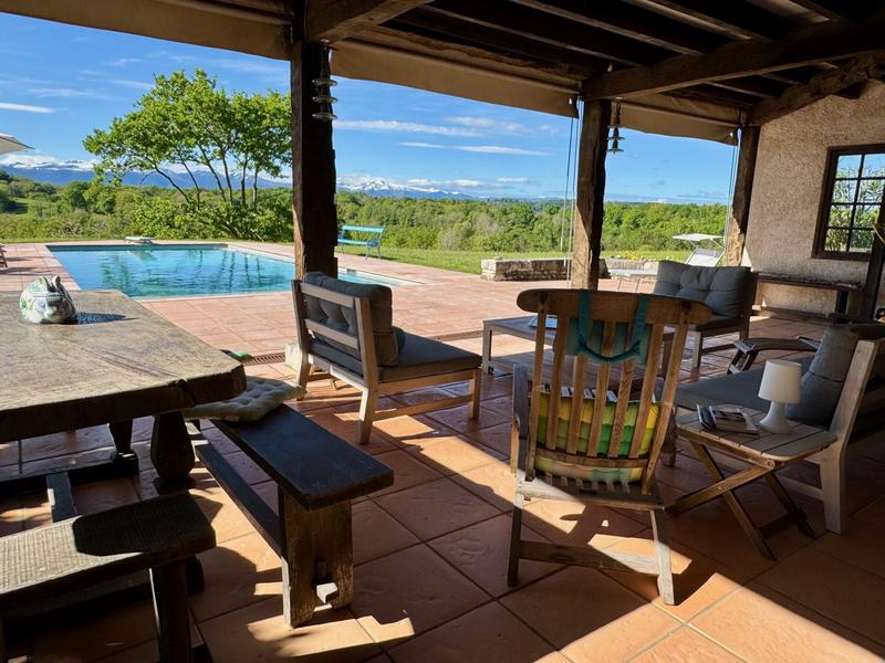 Maison - 230 m² - 10 pièces