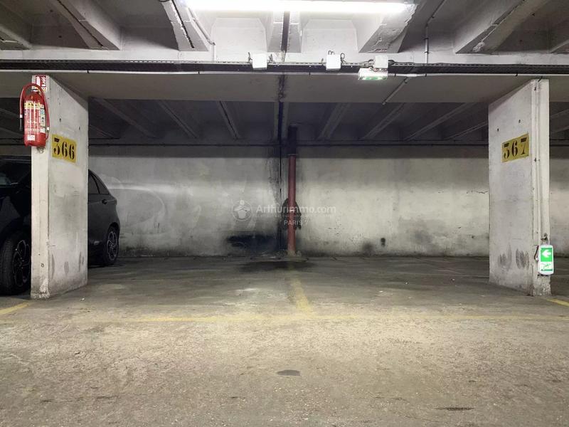 Parking / Garage