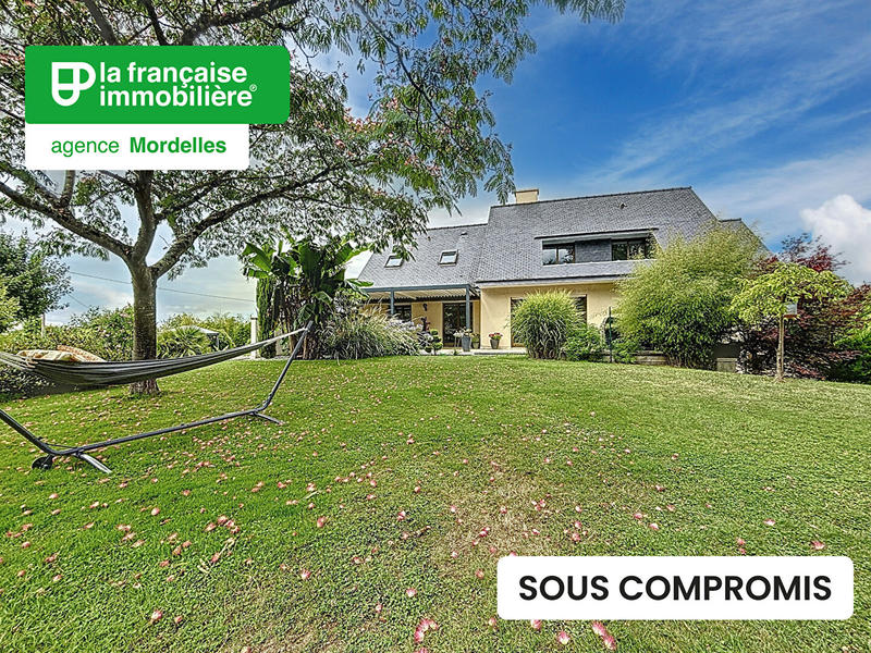 Maison - 230 m² - 8 pièces