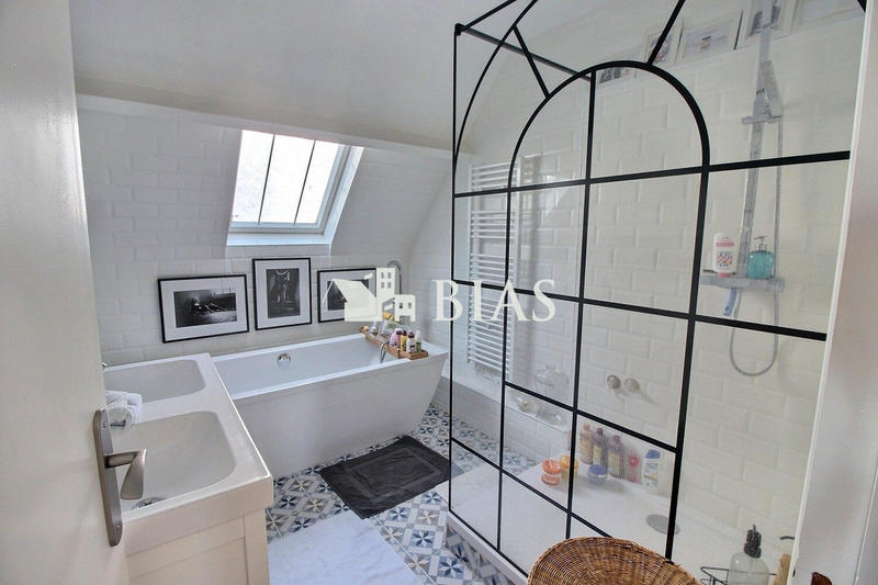 Maison - 151 m² - 6 pièces