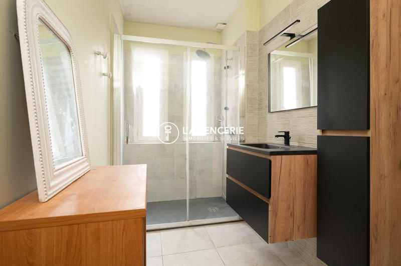 Maison - 220 m² - 7 pièces