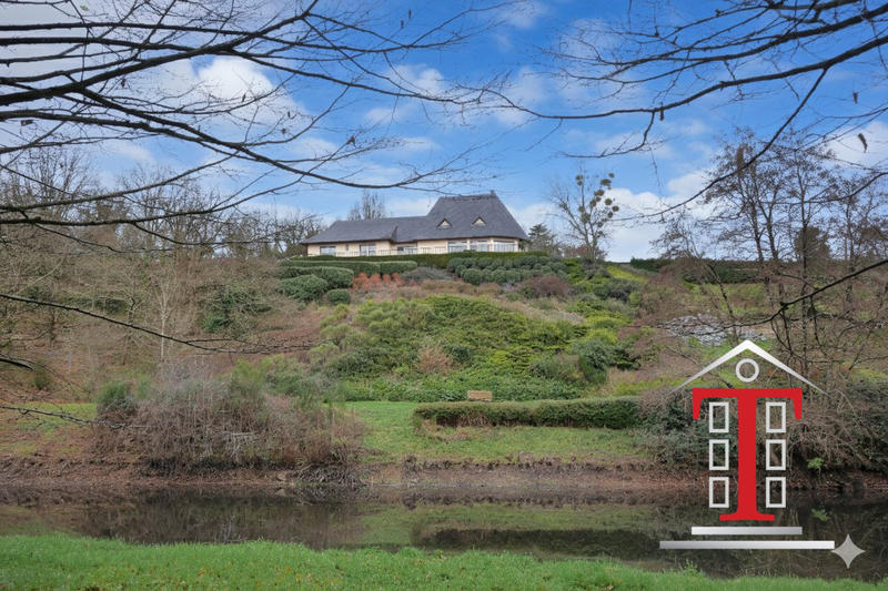 Maison traditionnelle - 230 m² - 9 pièces