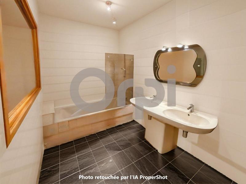 Maison - 241 m² - 6 pièces