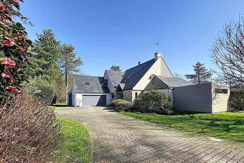 Maison - 235 m² - 7 pièces