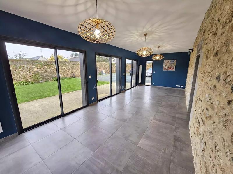 Maison - 225 m² - 9 pièces