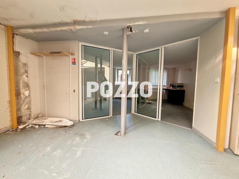 Local commercial - 132 m² - 7 pièces